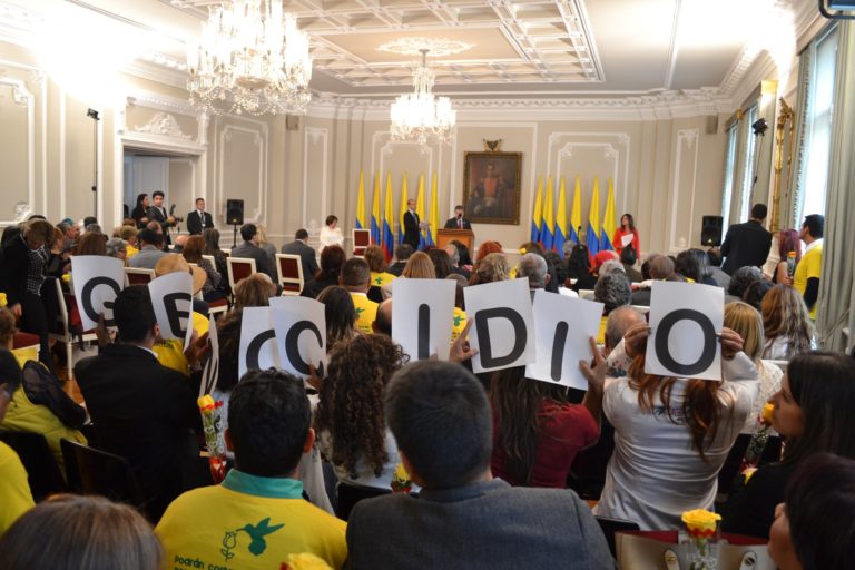 Santos reconoce que el Estado no evitó el exterminio de la UP