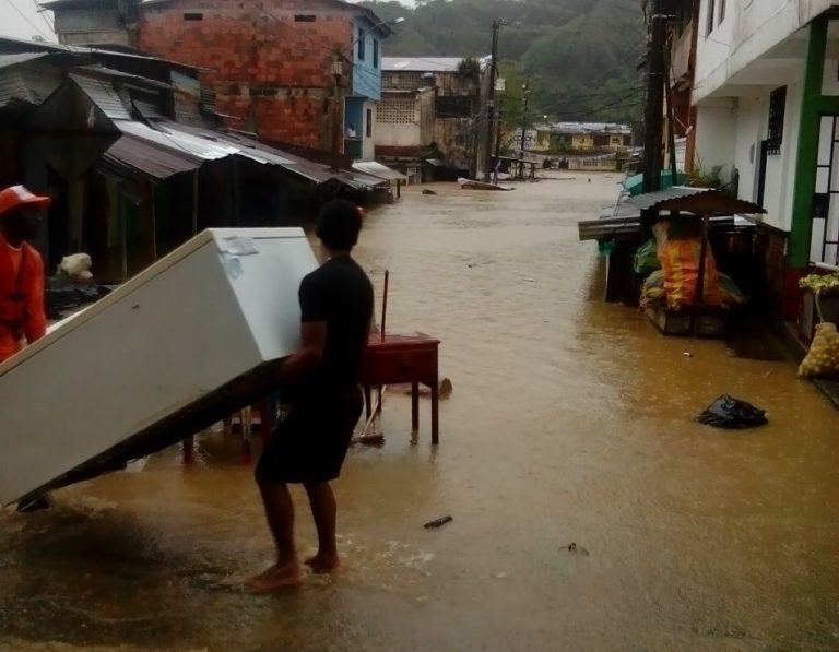 El Chocó trata de evaluar daños en medio de la alerta roja