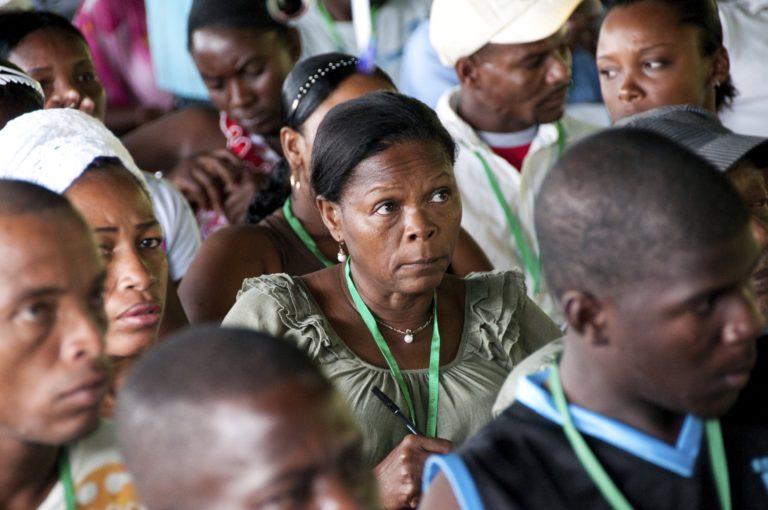 Ni una indígena y solo 30 afros entre las 2.434 mujeres en puestos decisorios del Estado