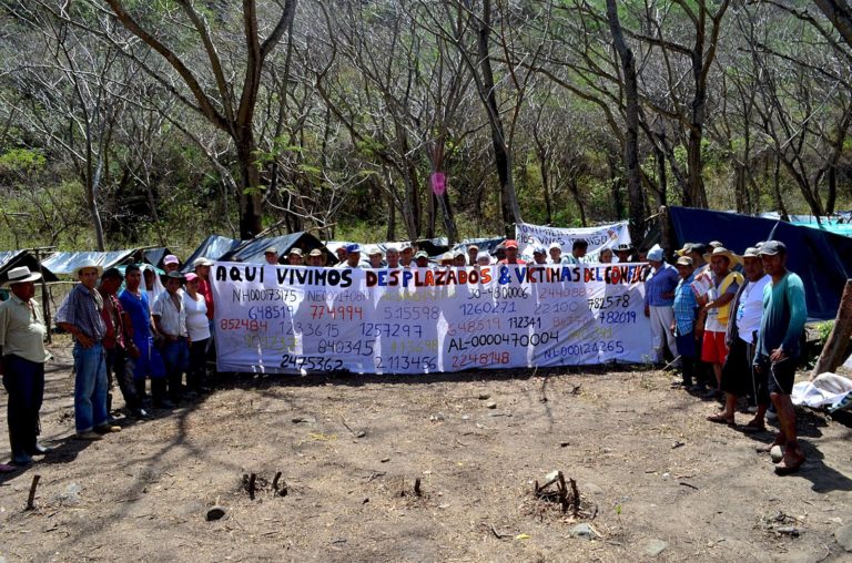 Los desplazados del ‘desarrollo’ se plantan en el río Cauca