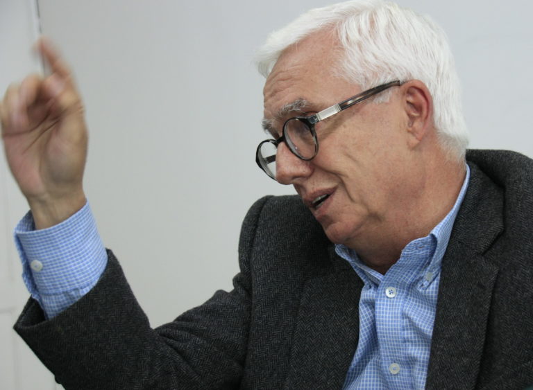 “El proceso de paz es importantísimo, pero no al costo de volvernos santistas”