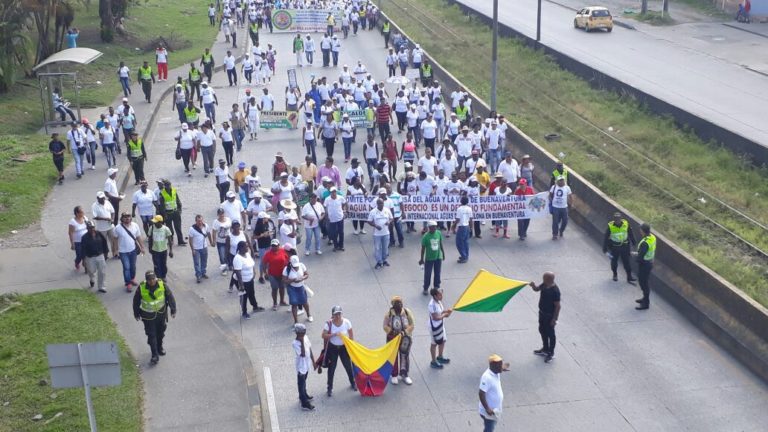 Buenaventura marcha por su dignidad y desconfía de los planes del Estado
