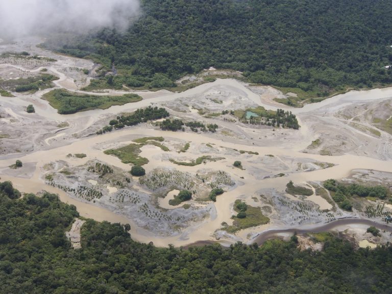 Mientras Colombia duerme, le ‘roban’ el agua