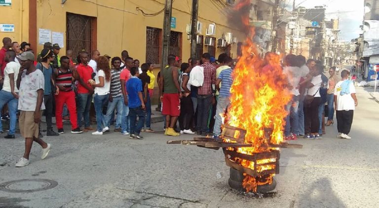 Paros en el Pacífico ante los incumplimientos del Gobierno