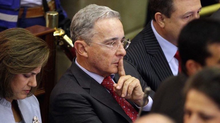 Seis de las grandes mentiras de Uribe (que los medios no le recuerdan)