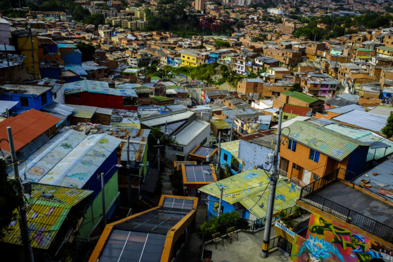 Medellín bajo fuego: ¿Qué ocurre en la Comuna 13?