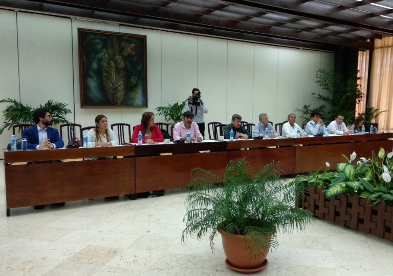 El ex director de la UNESCO pide a Duque que cumpla sus compromisos legales respecto a la Delegación del ELN “aprisionada” en Cuba