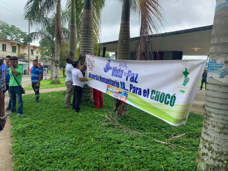 Duque improvisa una visita a Bojayá y el Chocó le repite que las soluciones pasan por los acuerdos de paz