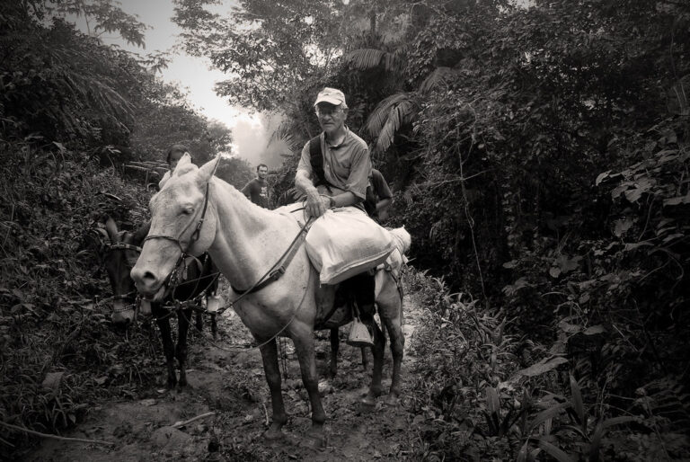 Javier Giraldo muere a los 82 años cuando Colombia enfrenta una fuerte crisis de derechos humanos